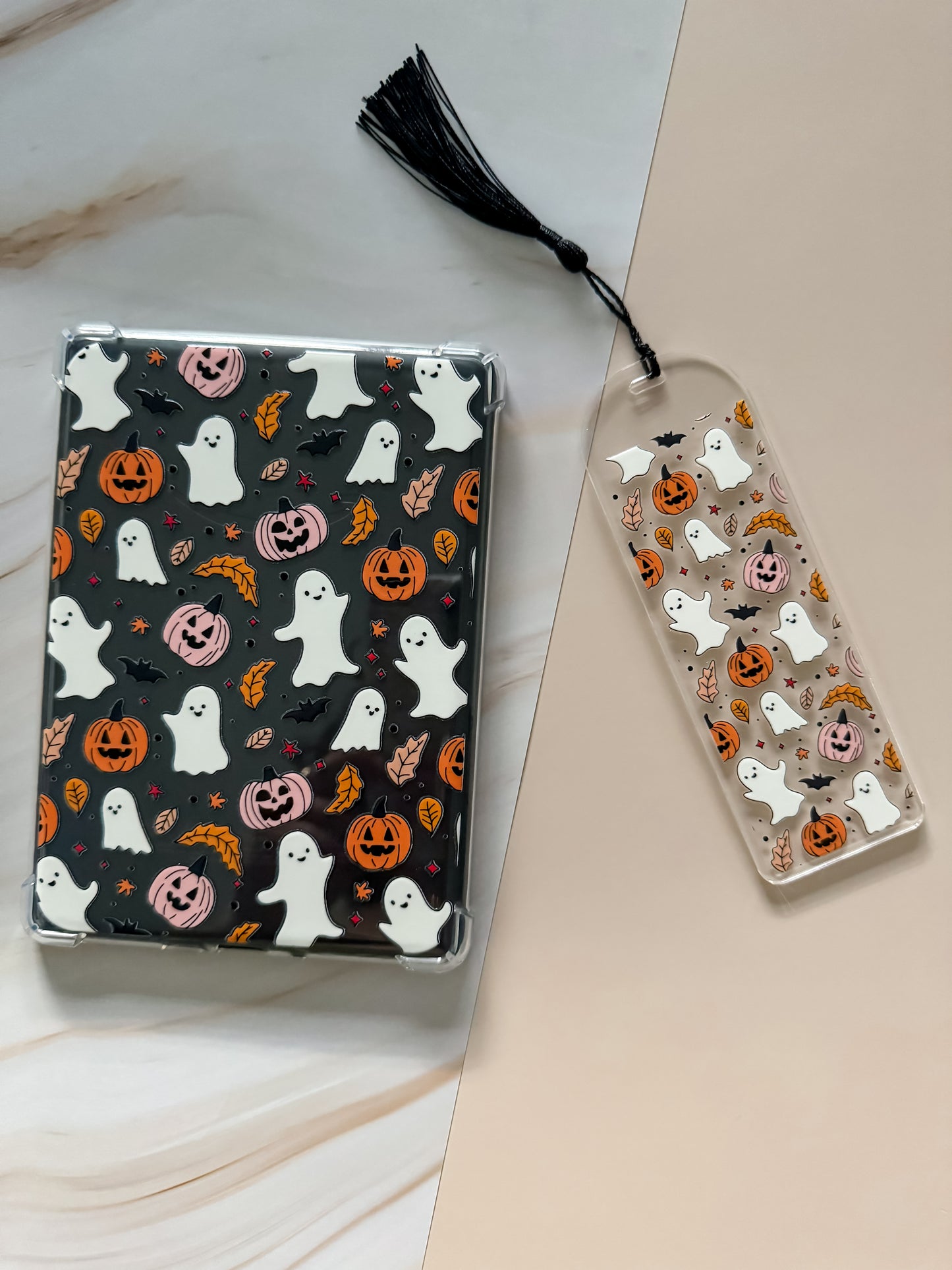 Ghosts and Pumpkins Kindle Paperwhite + Signature Case 6.8"