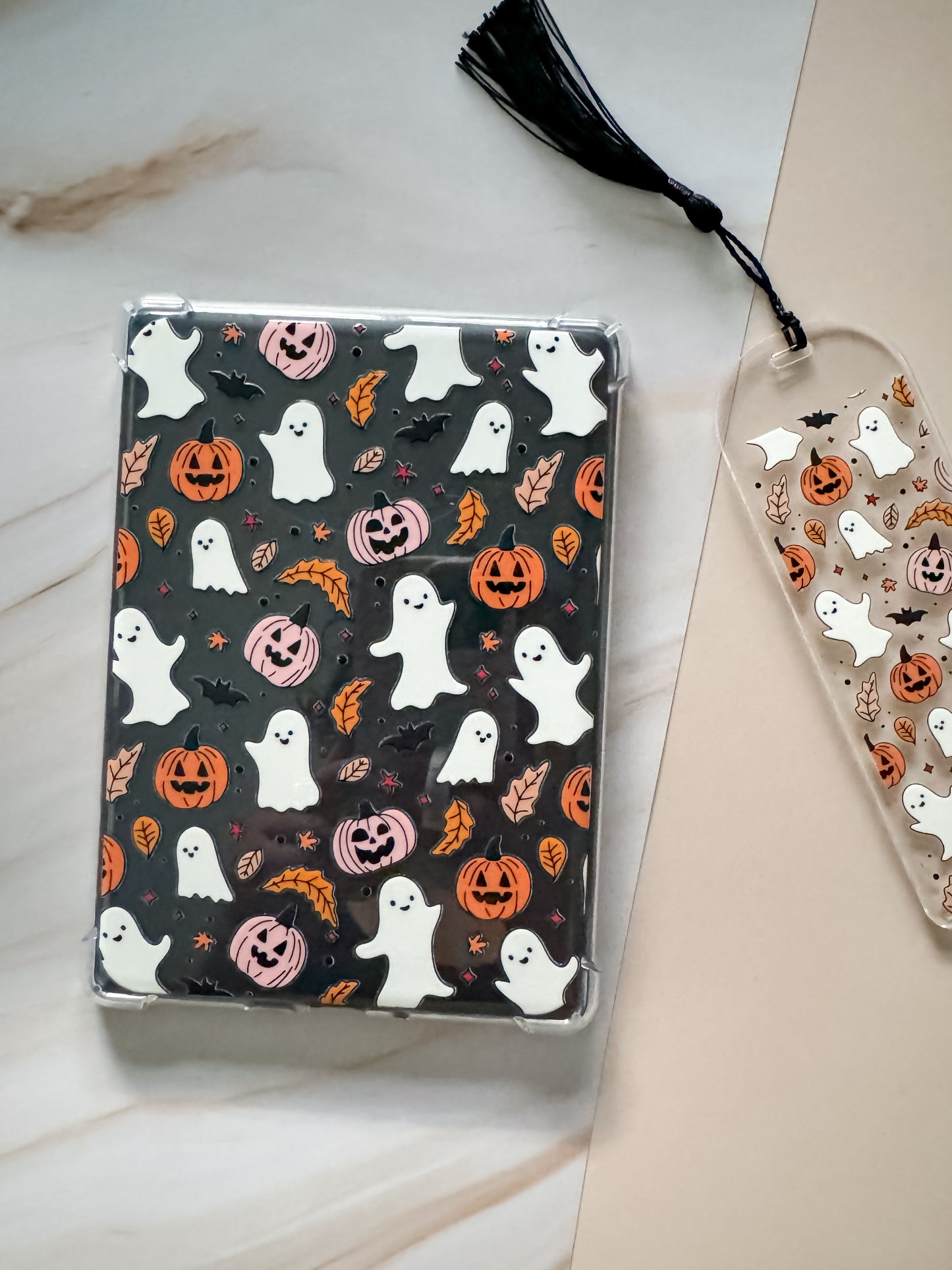 Ghosts and Pumpkins Kindle Paperwhite + Signature Case 6.8"