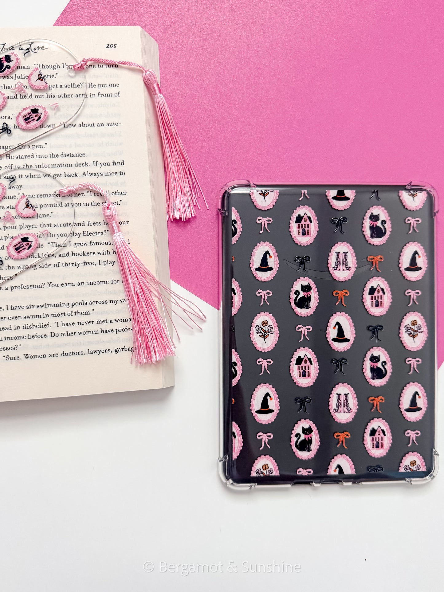 Spooky Cameo Kindle Case