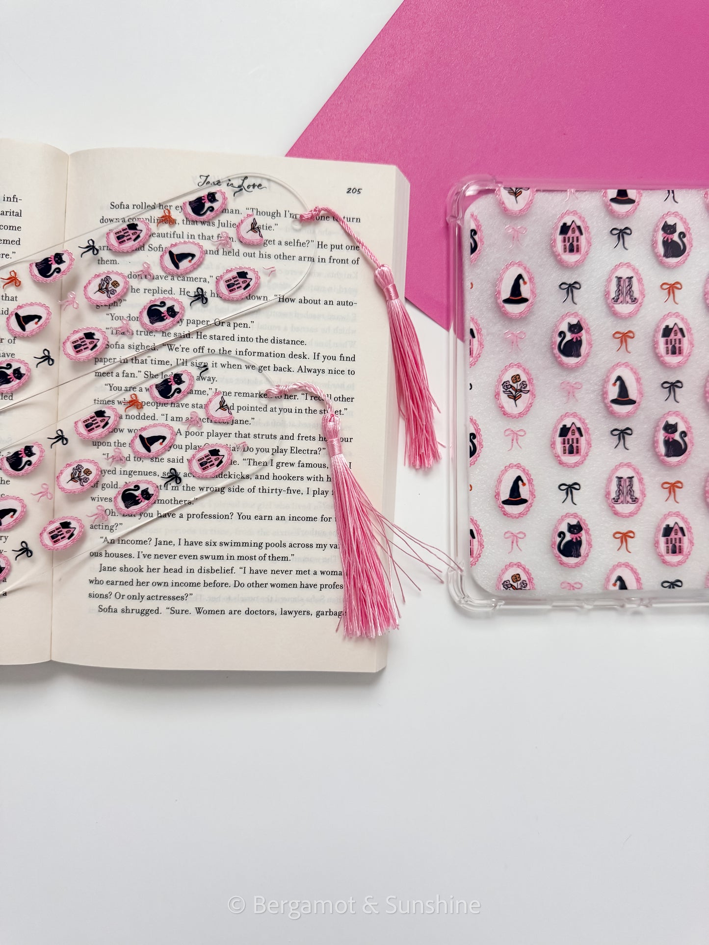 Spooky Cameo Kindle Case