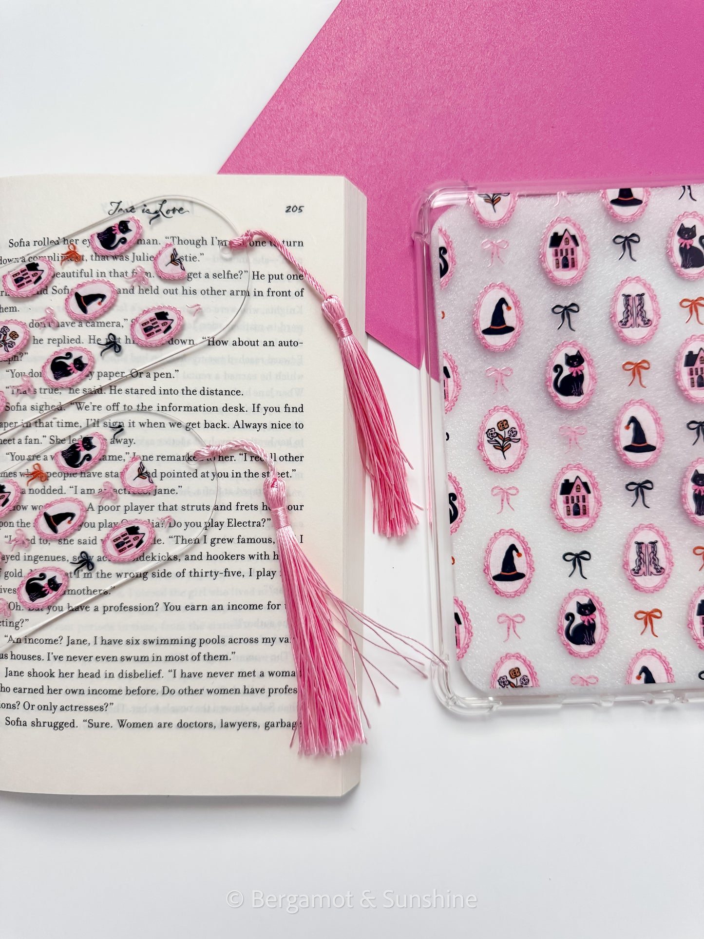 Spooky Cameo Kindle Case