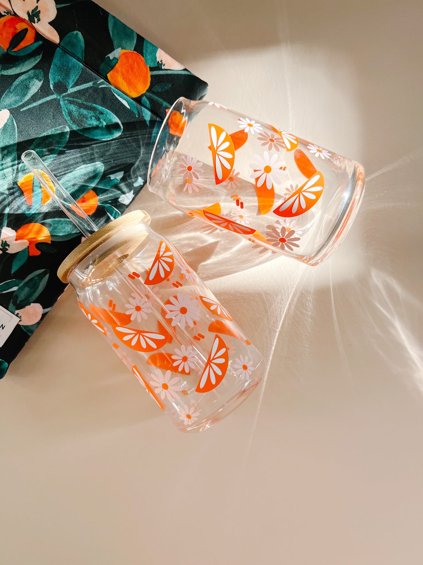 16oz glass cup with orange slices and pink daisies