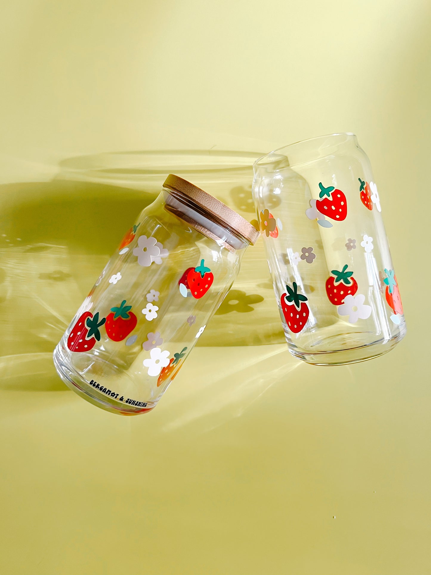 xstrawberry and flower 16 oz glass soda can with bamboo lid and glass straw