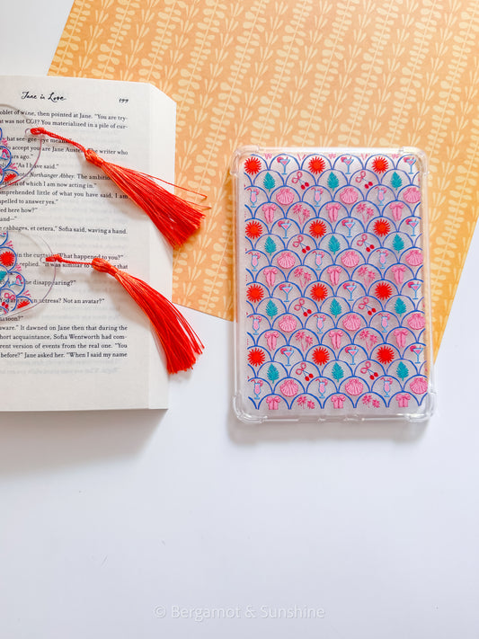 Scalloped Summer Kindle Case