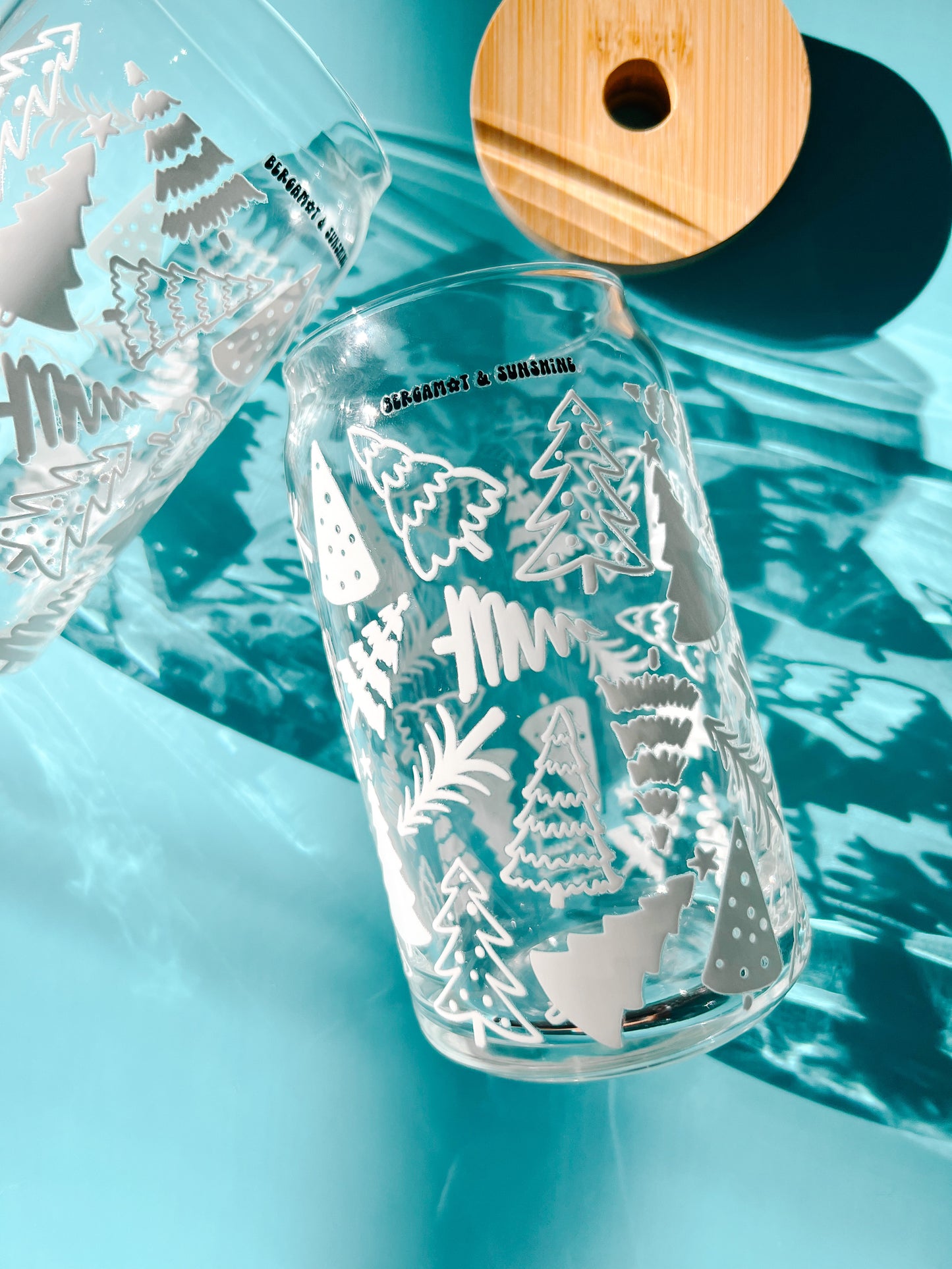 white christmas trees 16oz glass cup with glass straw and bamboo lid