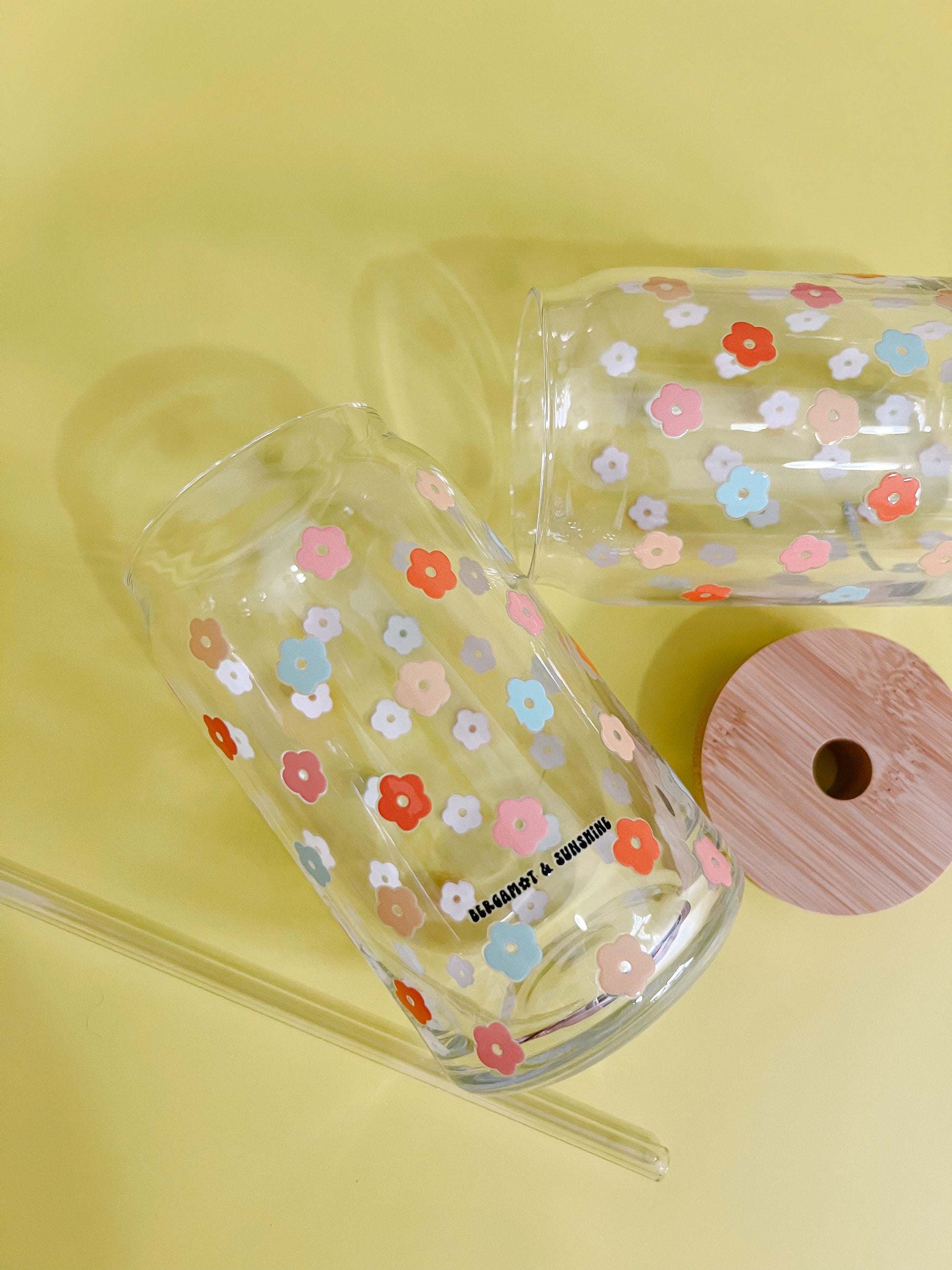 Mini Pastel Flowers glass cup with glass straw and bamboo lid